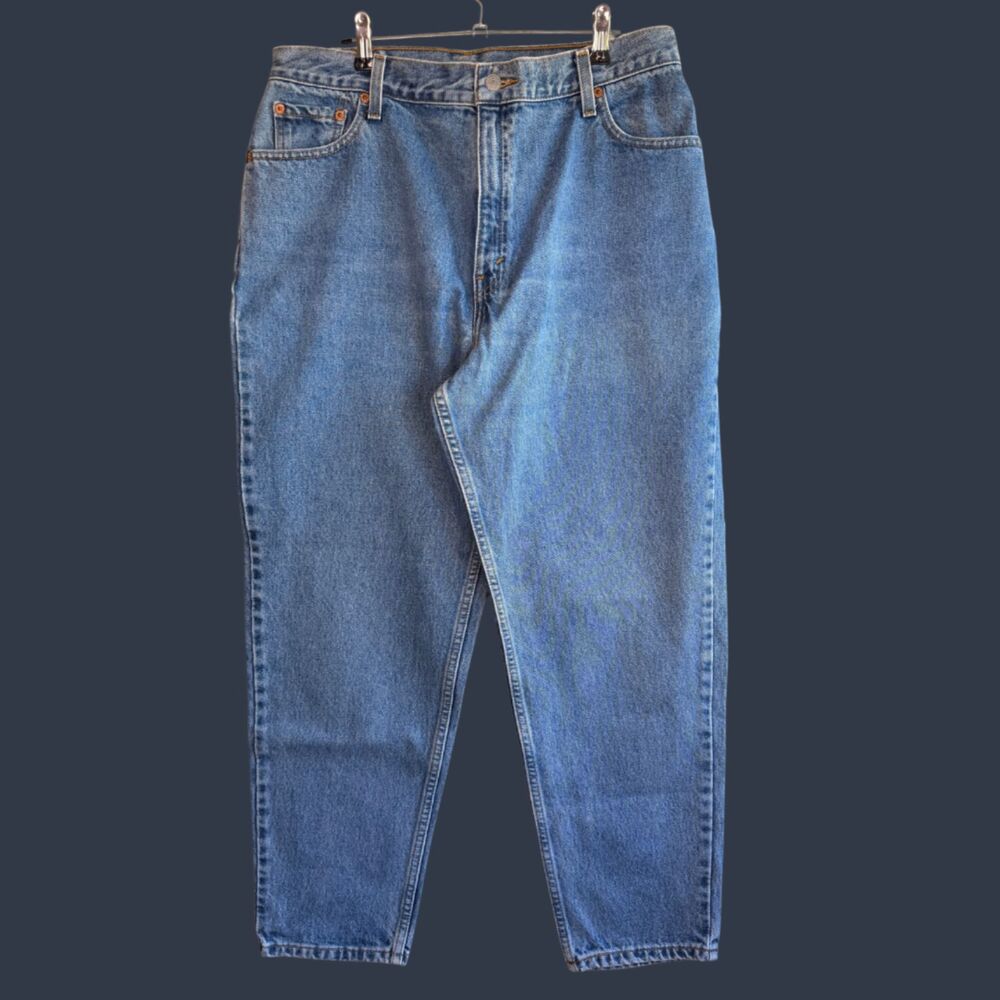 Vintage Levi 550 Relaxed Fit High Waist Mom Jeans w/ Tapered Leg